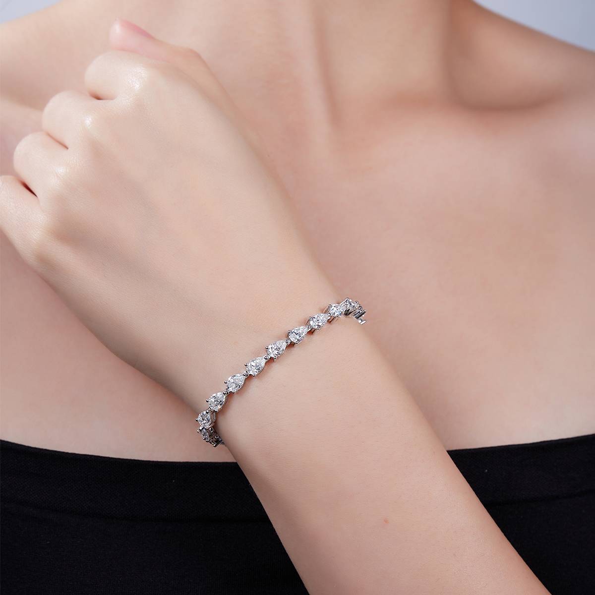 梨形拼石网球链S925银镀白金手链莫桑钻0.5CT/粒DVVS